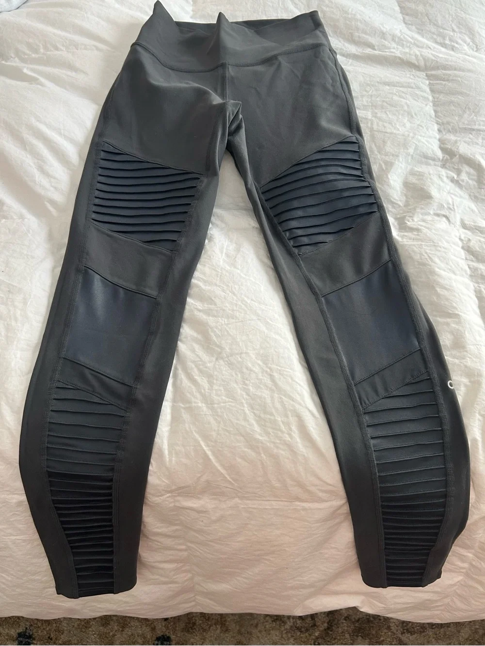 ALO Yoga Women Black Ribbed Moto leggings